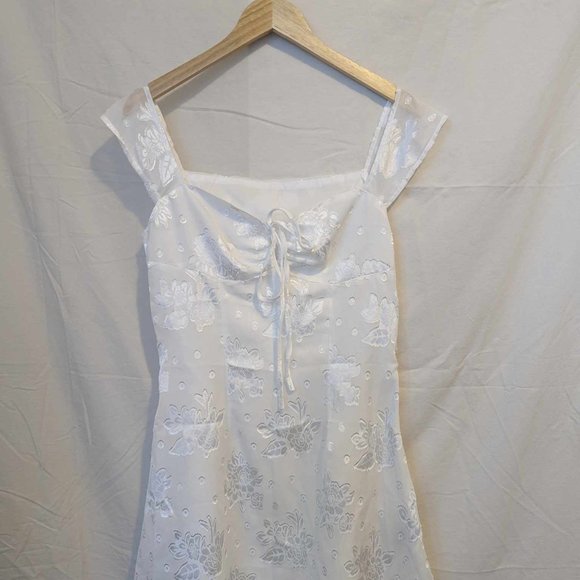 {Cider} Floral Vintage Style Feminine White Mini Dress with Lace Appliqué Bridal - Picture 8 of 16